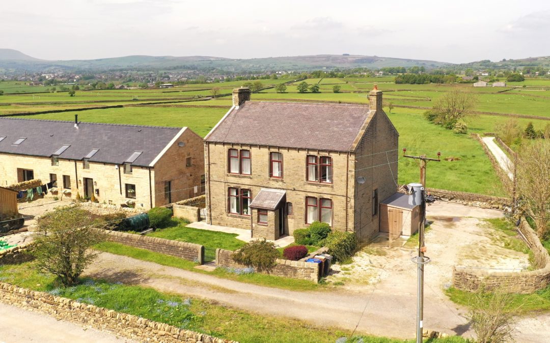 4 bedroom detached farmhouse for sale – Little Thorn Edge Farm, Trawden, BB8 8QA