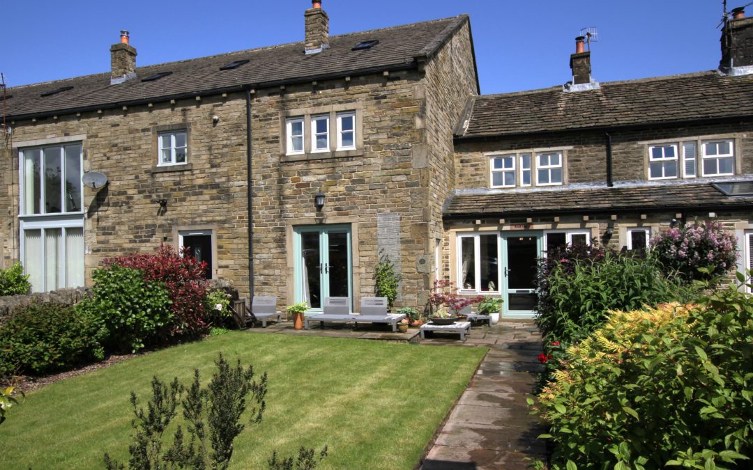 4/5 Bedroom House for Sale -End ‘ole  9 Denholme House Farm Drive  Denholme  BD13 4AB
