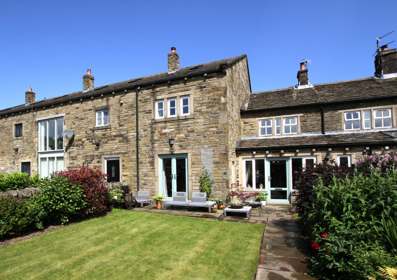 4/5 Bedroom House for Sale End ‘ole 9 Denholme House Farm Drive